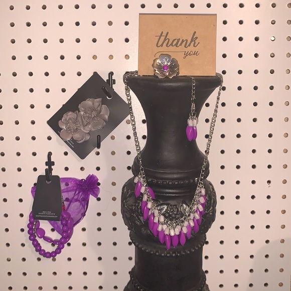 6 Piece Jewelry and Hair Accessory Set.